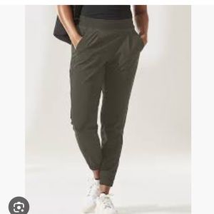 🐲💙 Athleta Brooklyn Textured Olive Jogger